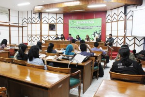 Seminar “Menguak Iklim Komunikasi Organisasi Mahasiswa di FISIP UNS”